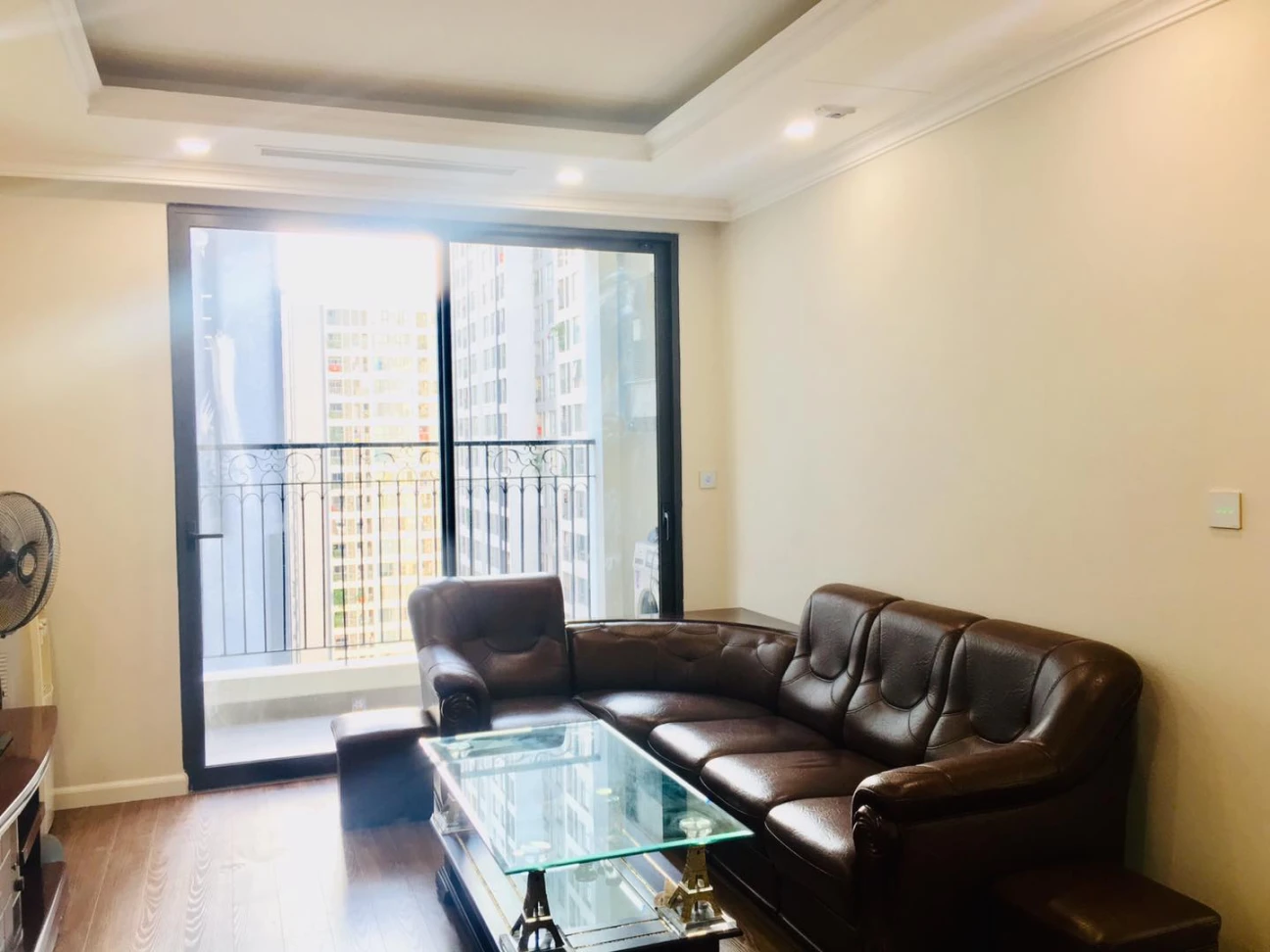 Hoàn hiện giấy dán tường Hàn Quốc cho căn hộ Sunshine Garden